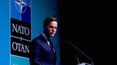 NATO liderler zirvesinde savunma harcamaları ön planda. Güvenlik ve işbirliği