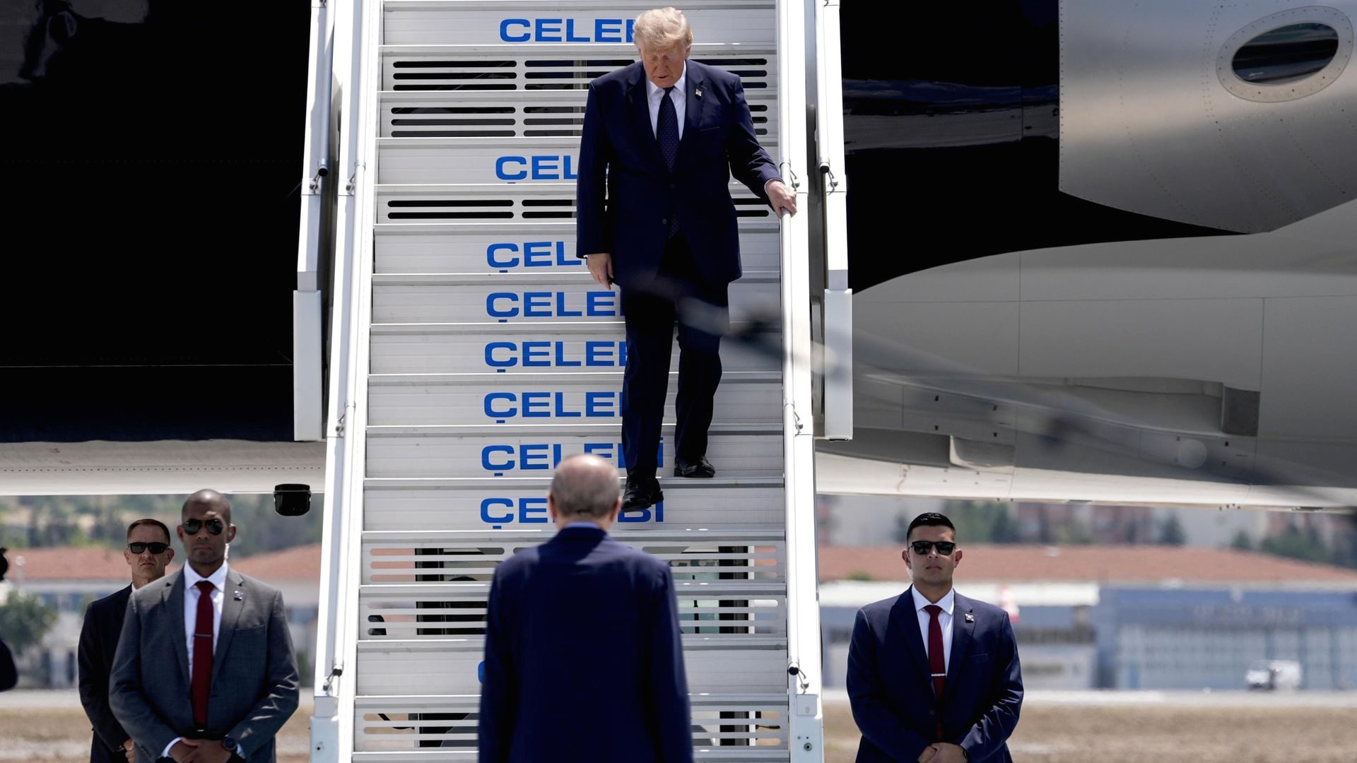 NATO Zirvesinde güçlü mesajlar verildi, ittifakın birlik ve dayanışması vurgulandı.