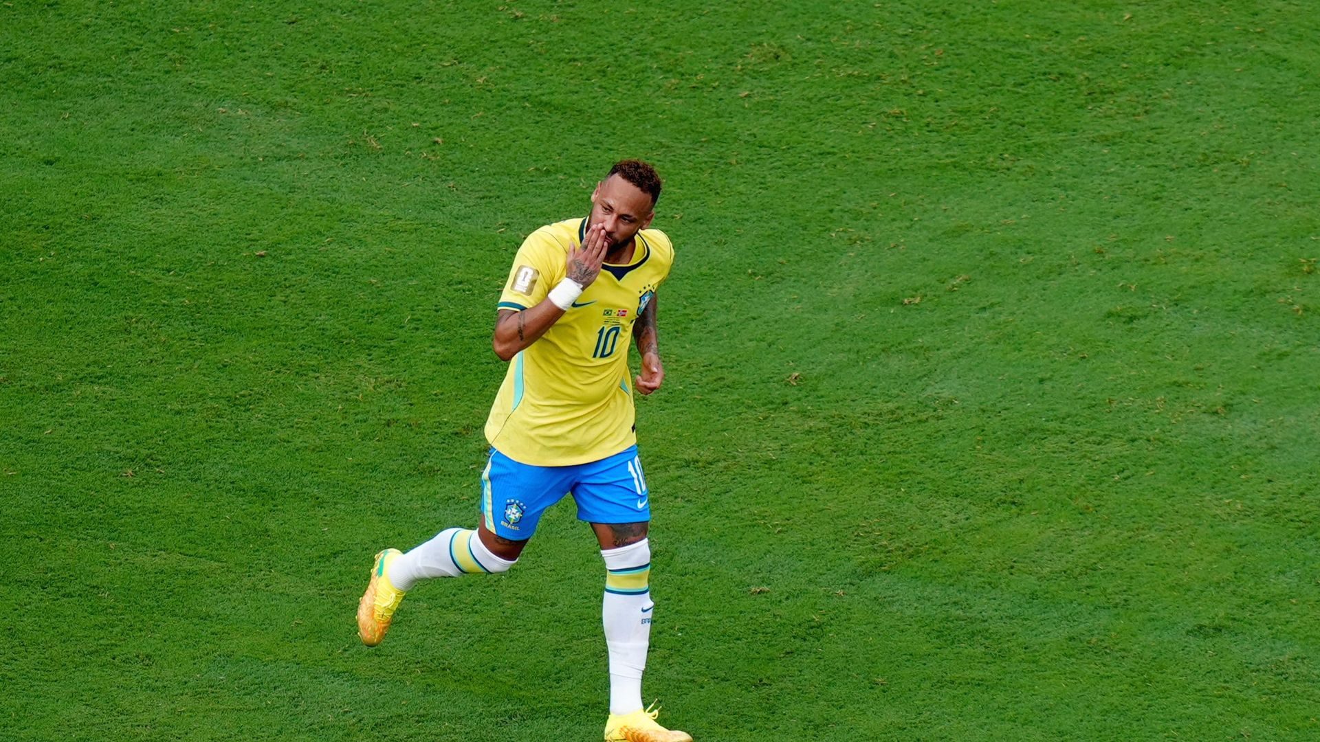 Neymar, Brezilya Milli Takımıyla vedalaştı ve emekliliğini resmen açıkladı. Futbol