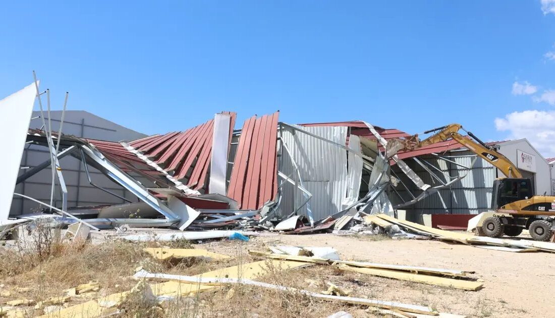 Nilüfer ilçesinde kaçak yapıların yıkımı operasyonları hızlandırıldı. Yetkililer, yasa dışı