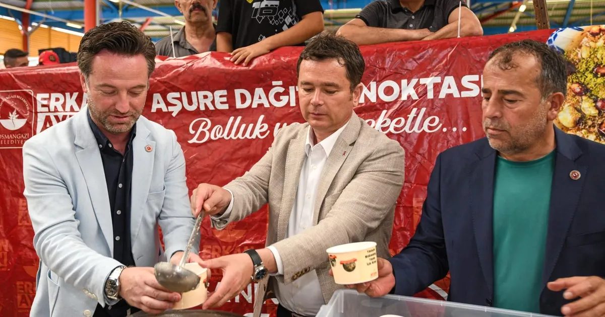 Osmangazi'de Aşure Günü kutlamalarının coşkusunu, geleneksel ritüeller ve toplumsal dayanışma