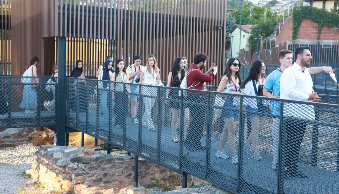 Osmangazi'de düzenlenen kültür ve sanat etkinlikleriyle bölgenin zengin tarihini ve