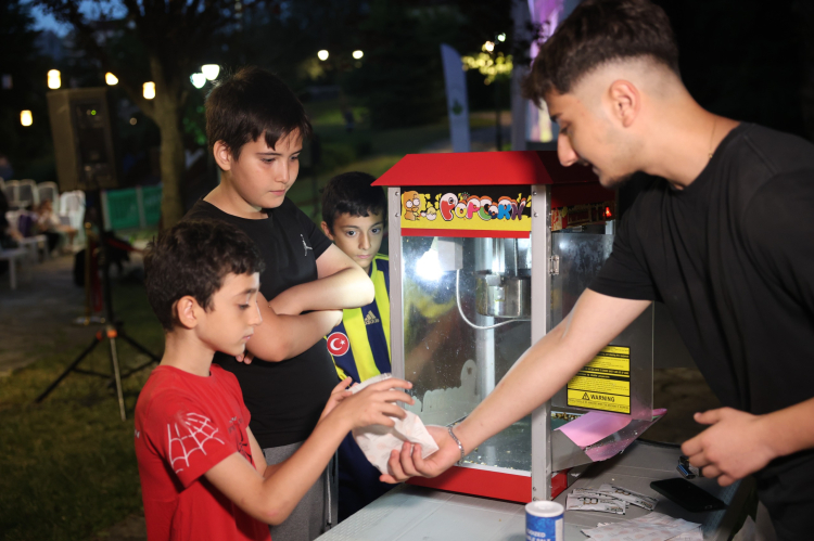 Osmangazi’de Yaz Film Gösterimleri Devam Ediyor