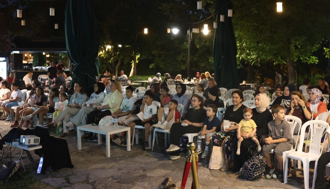 Osmangazi'de yaz film gösterimleri devam ediyor. Yaz aylarında sinema keyfi