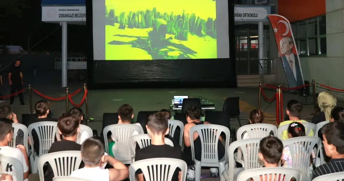Osmangazi’de yaz film gösterimleri devam ediyor. Keyifli vakit geçirmek ve