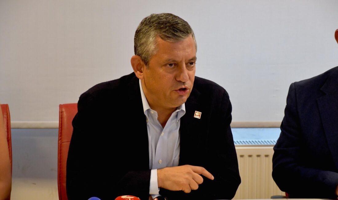 Özgür Özel, kurultay çağrısı yaparak partiyi yeniden yapılandırma planını açıkladı.