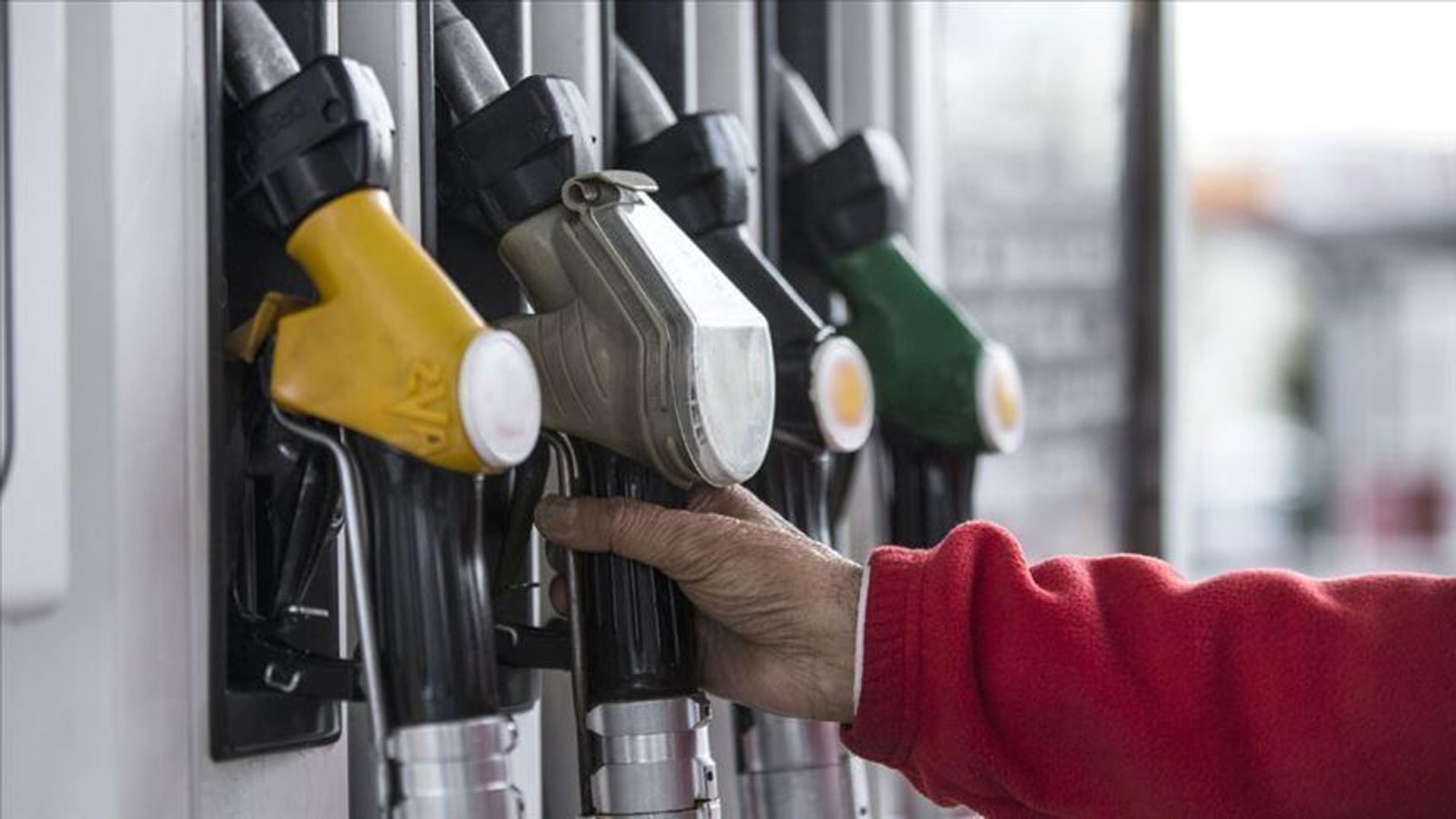 Petrol fiyatlarındaki dalgalanma ve öne çıkan gelişmeleri takip edin. Güncel