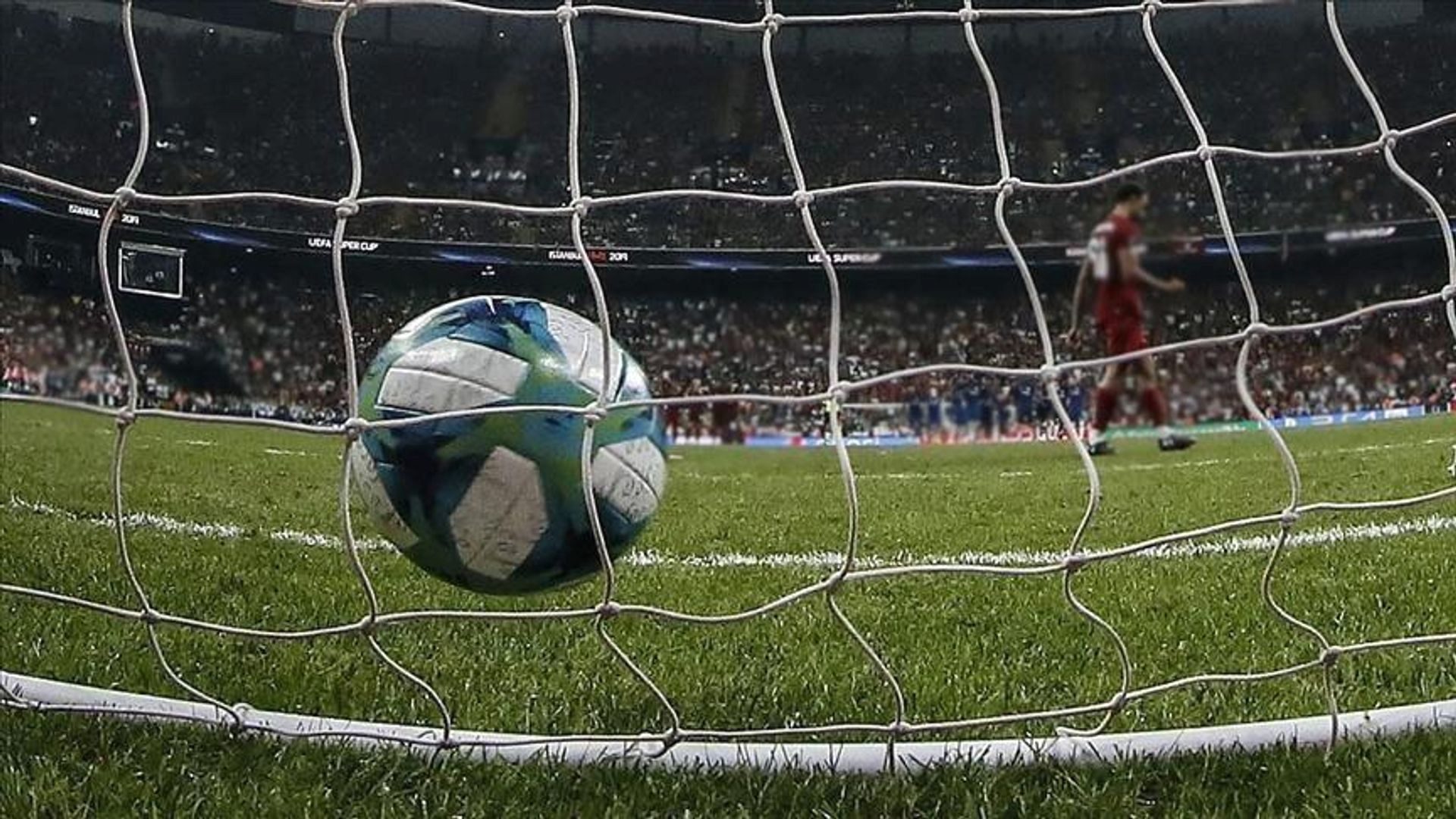 Süper Lig'de yeni oyun kurallarıyla tanışın. Güncel düzenlemeleri keşfedin ve