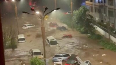 Tarihsel heyelan felaketi nedeniyle binlerce kişi güvenli bölgelere tahliye edildi.