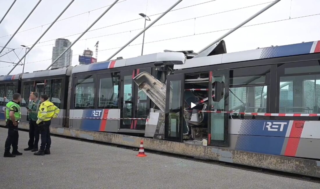 Sanayi Bölgesinde tramvaya çarpan mavi otobüsle ilgili detaylar ve son