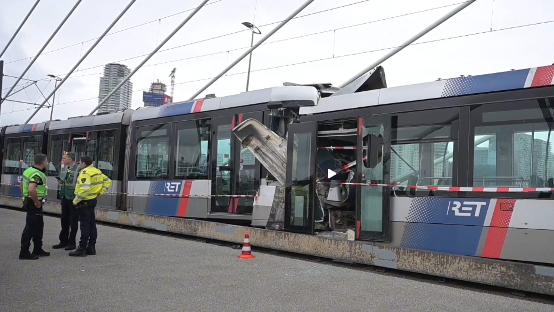 Sanayi Bölgesinde tramvaya çarpan mavi otobüsle ilgili detaylar ve son