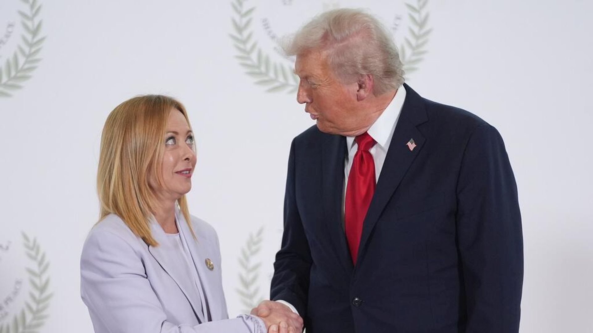 Trump ve Meloni arasındaki fotoğraf gerilimi giderek artıyor. Detaylar ve