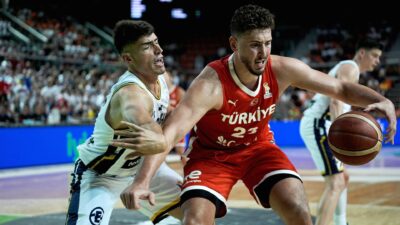 Türk basketbol takımı, Bosna Hersek'i yenerek liderliğe yükseldi. Güncel maç