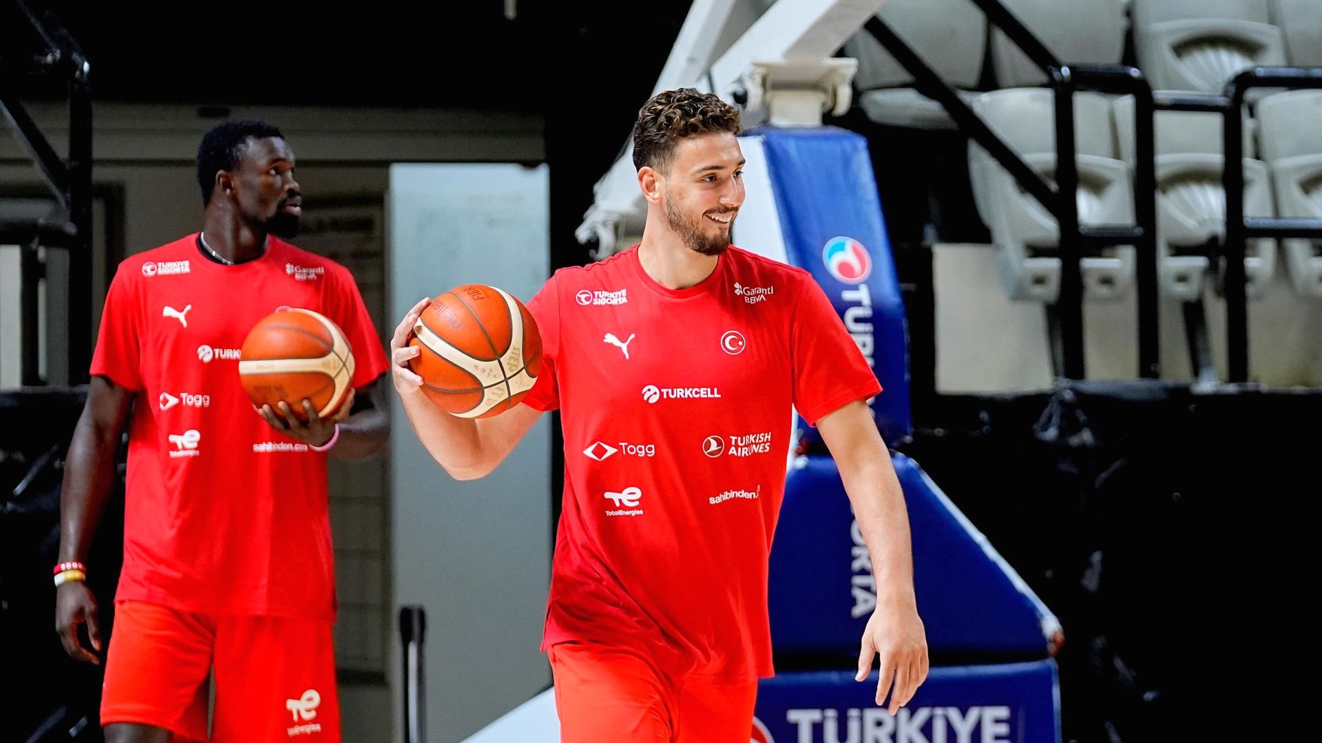 Türkiye ve Bosna Hersek arasındaki karşılaşma liderlik yarışını sürdürüyor. Maç