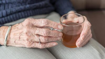 Uzun ömrün sırları bilimsel araştırmalarla güncelleniyor. Sağlıklı yaşam ve yaşlanmayı