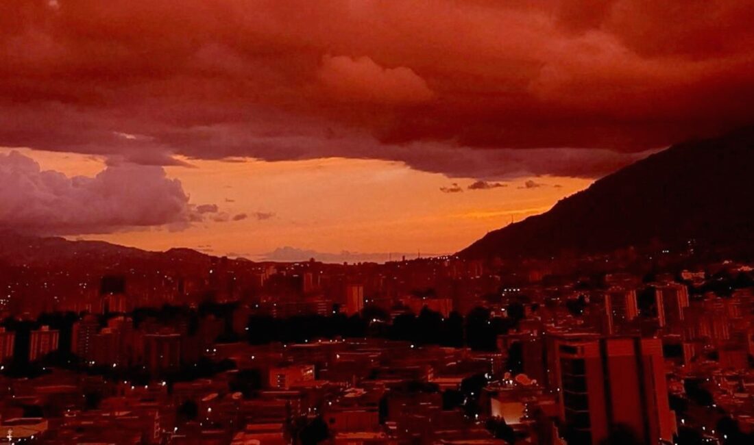 Venezuela'da gözlemlenen kızıl gün batımı atmosfer olayını detaylarıyla anlatıyor, doğal