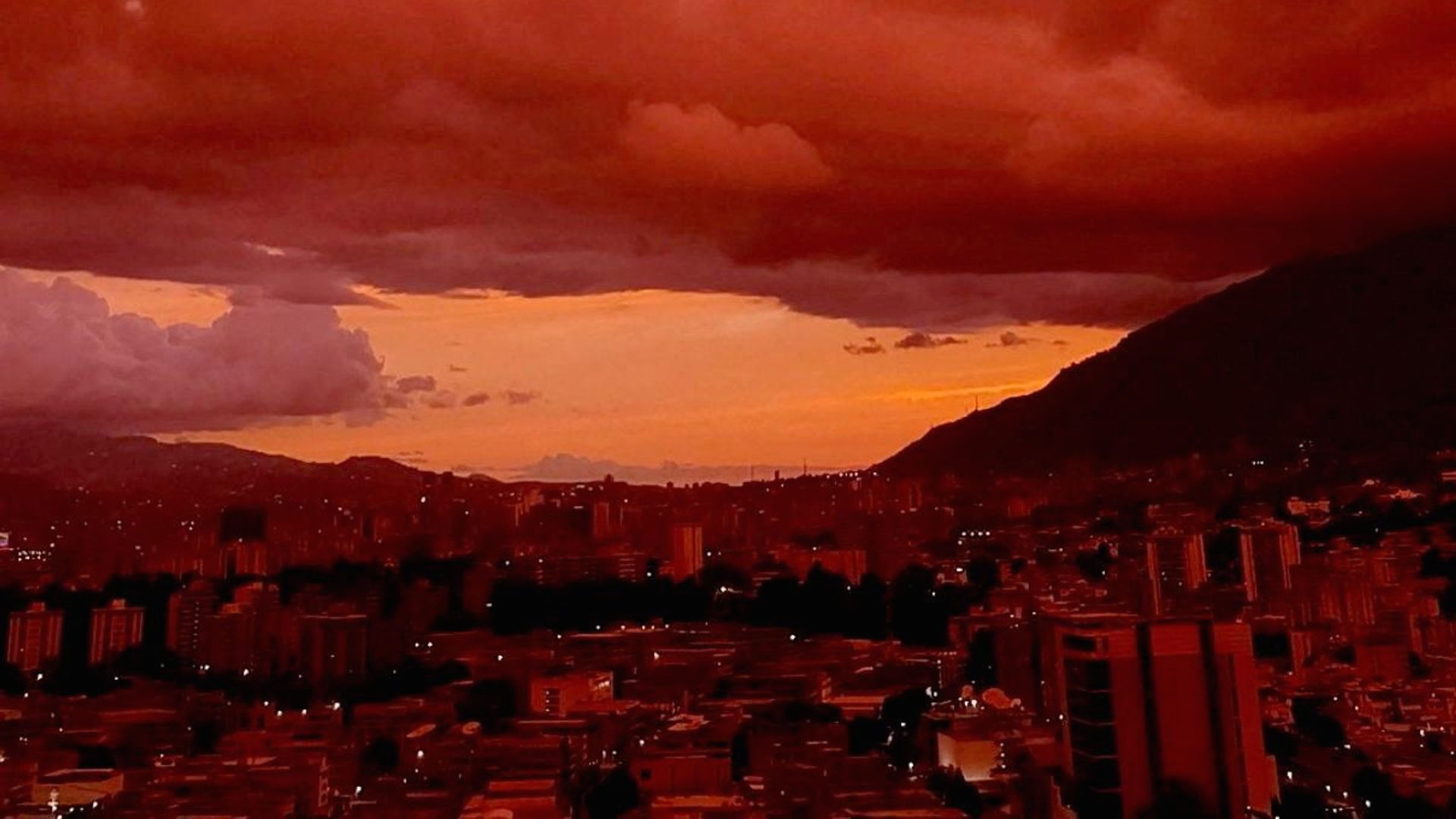 Venezuela'da gözlemlenen kızıl gün batımı atmosfer olayını detaylarıyla anlatıyor, doğal