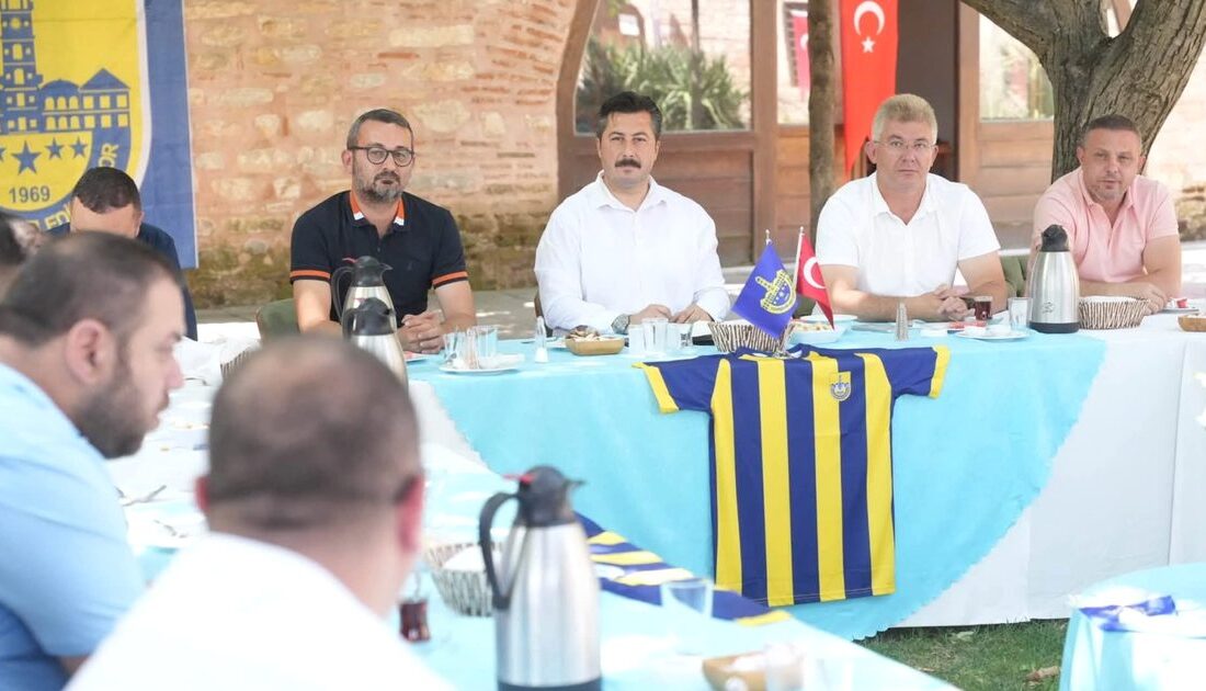 Yenişehir Belediyespor'un yeni yönetimi, stratejiler ve hedefler doğrultusunda bir araya