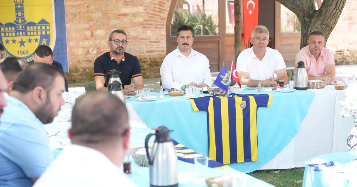 Yenişehir Belediyespor'un yeni yönetimi, stratejiler ve hedefler doğrultusunda bir araya