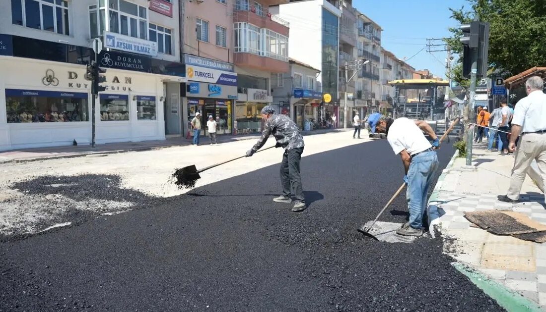 Yenişehir'de sürdürülen sıcak asfalt çalışmaları başarıyla tamamlandı, bölgenin ulaşım altyapısı