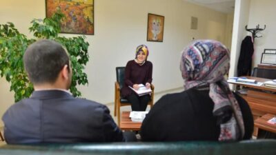 Yıldırım Belediyesi, vatandaşlarına ücretsiz psikolojik destek hizmetleri sunmaktadır. Destek almak