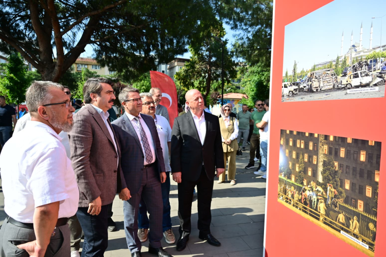 Yıldırım'da 15 Temmuz Fotoğraf Sergisi Açıldı