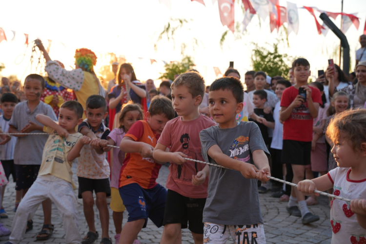 Yıldırım'da Geleneksel Çocuk Şenlikleri Sürüyor
