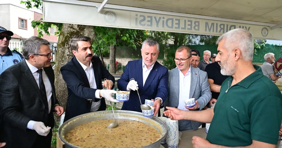 Yıldırım'da mahallesinde gerçekleştirilen ziyaret ve aşure programıyla, toplumsal dayanışma ve