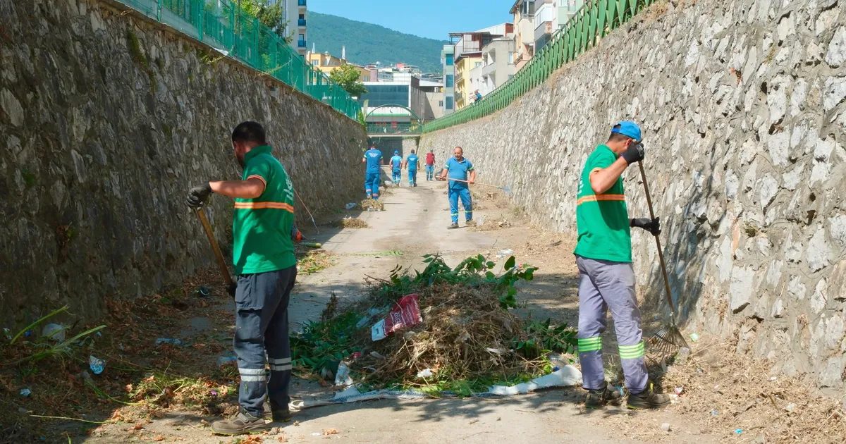 Yıldırım Belediyesi'nin düzenlediği temizlik seferberliğiyle mahalleler daha temiz ve sağlıklı