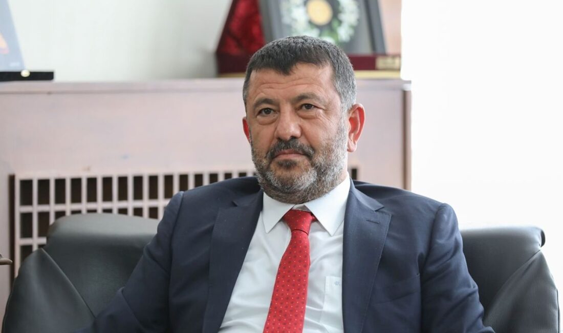 Yolsuzluk soruşturmasında yeni gözaltılar ve iddialar detaylarıyla inceleniyor. Son gelişmeleri