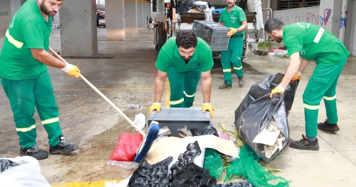 Bursa Belediyesi'nin temizlik çalışmalarını detaylı inceleyen bu içerik, çevre temizliği