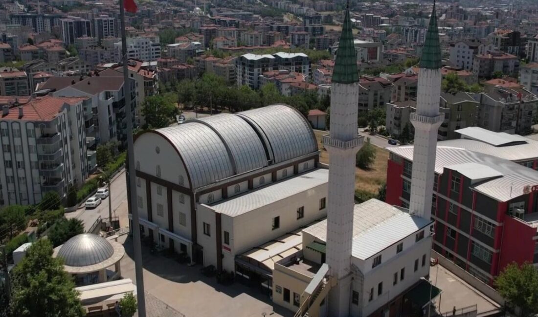 Bursa Beşevler Safa Camii’nin dikkat çeken özelliklerini detaylarıyla incelediğinizde, tarihi