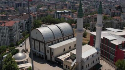 Bursa Beşevler Safa Camii’nin dikkat çeken özelliklerini detaylarıyla incelediğinizde, tarihi