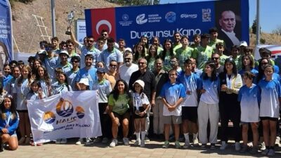 Bursa Büyükşehir Belediyespor Kanoda şampiyon oldu. Başarılarını kutluyor, spora verdiği