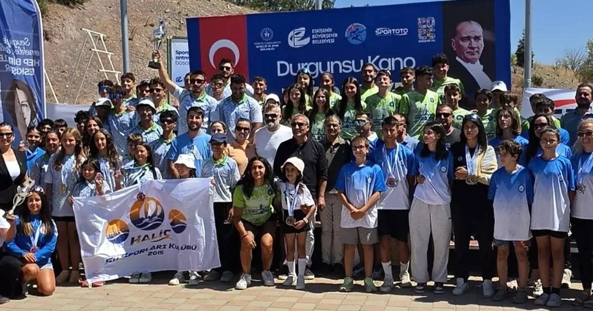 Bursa Büyükşehir Belediyespor Kanoda şampiyon oldu. Başarılarını kutluyor, spora verdiği