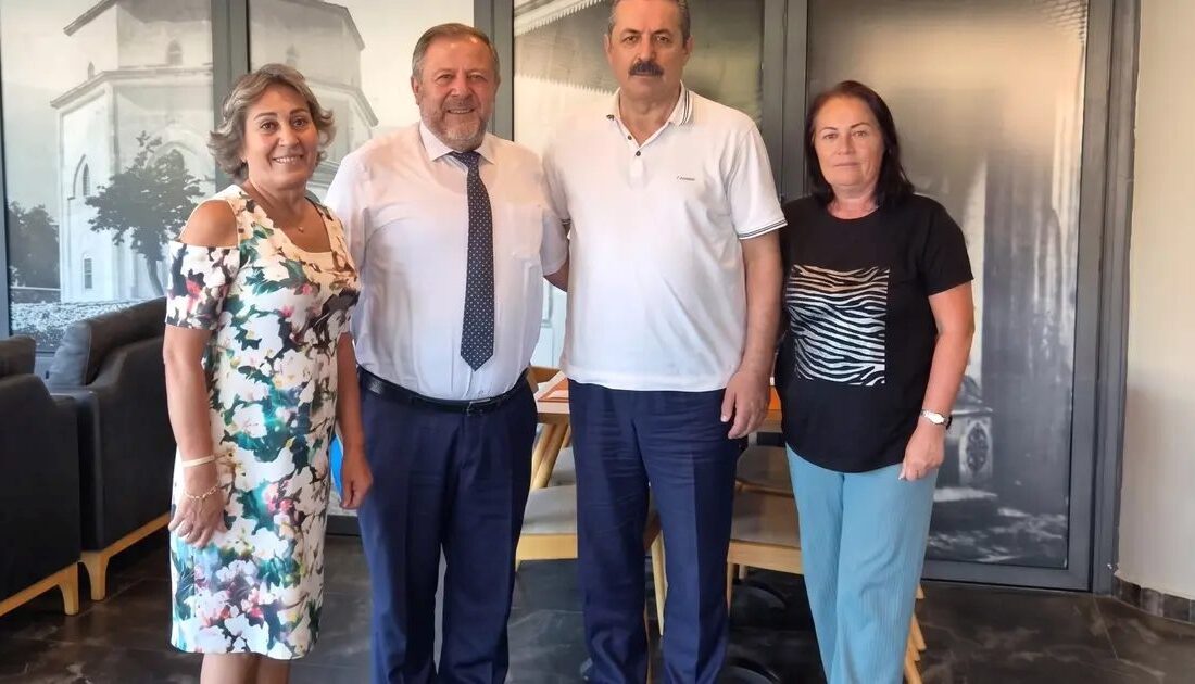 Bursa emeklileri, Çelik’i ziyaret ederek yaşanmış deneyimleri ve görüşleriyle karşılıklı
