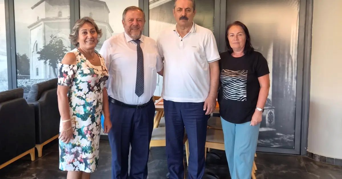 Bursa emeklileri, Çelik’i ziyaret ederek yaşanmış deneyimleri ve görüşleriyle karşılıklı