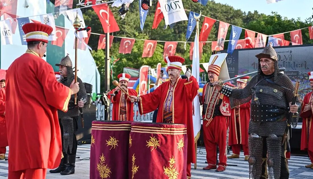 Bursa Keles'te düzenlenen ilçe şenlikleri, geleneksel kültürün yaşatılması ve yerel