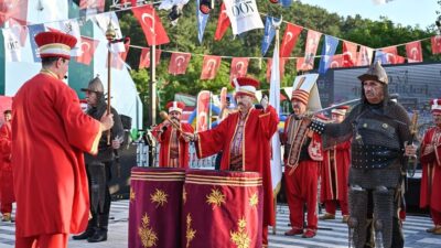 Bursa Keles'te düzenlenen ilçe şenlikleri, geleneksel kültürün yaşatılması ve yerel