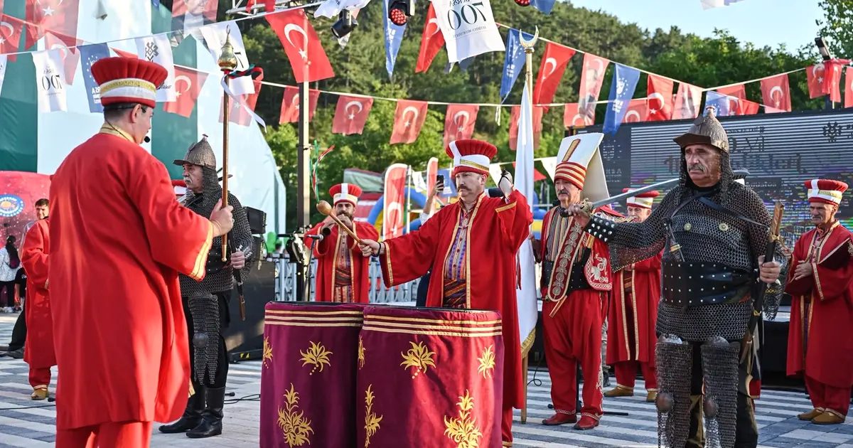 Bursa Keles'te düzenlenen ilçe şenlikleri, geleneksel kültürün yaşatılması ve yerel