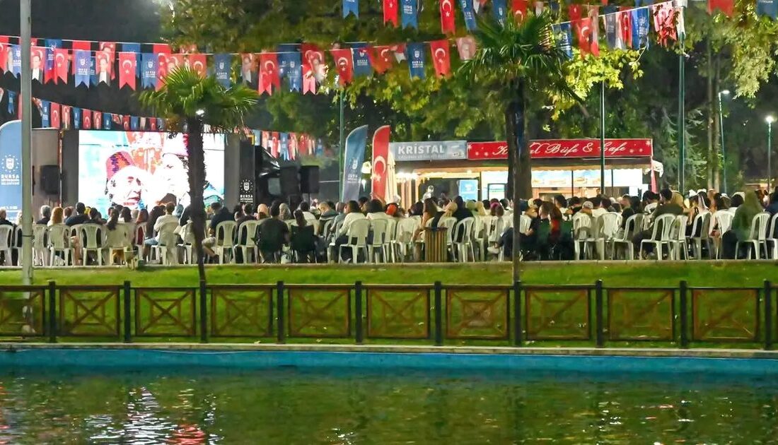 Bursa'da açık hava sinema keyfiyle eşsiz bir deneyim yaşayın. Kaliteli