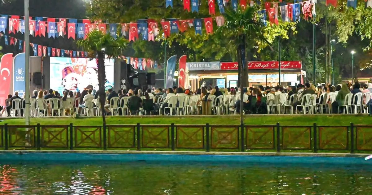 Bursa'da açık hava sinema keyfiyle eşsiz bir deneyim yaşayın. Kaliteli