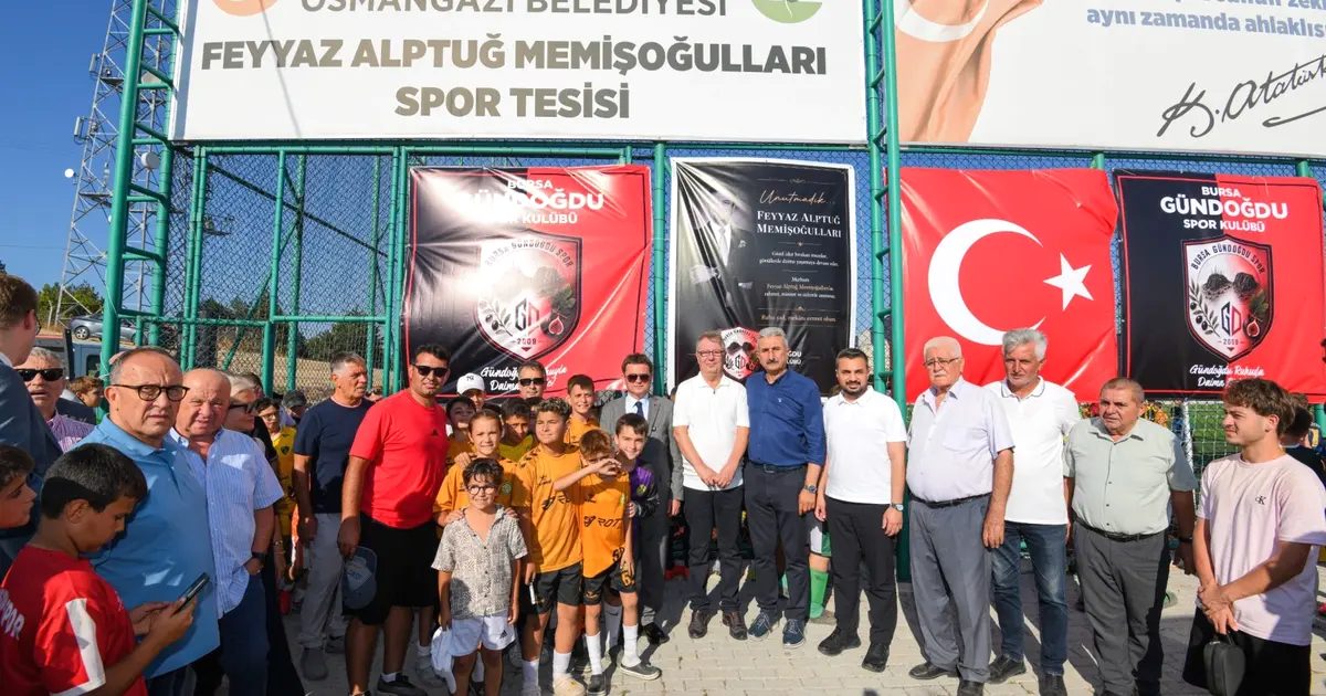 Bursa'da düzenlenen amatör futbol turnuvası futbol tutkunlarını bir araya getirerek