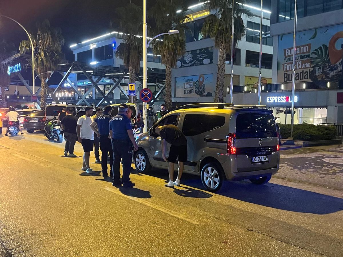 Bursa'da gerçekleştirilen asayiş uygulaması, yoğun katılım ve ilgi gördü. Güvenlik