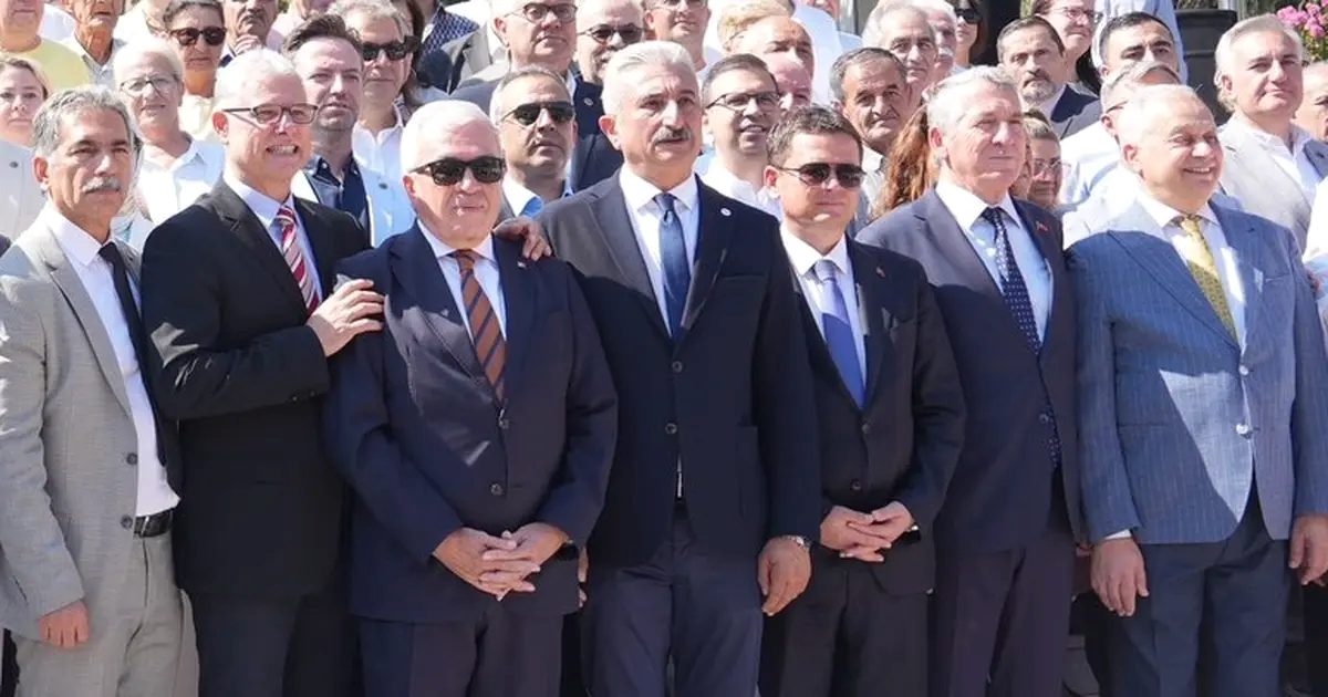Bursa'da belediye başkanlarının YENİ Parti'ye geçişi hakkında detaylı bilgi. Güncel