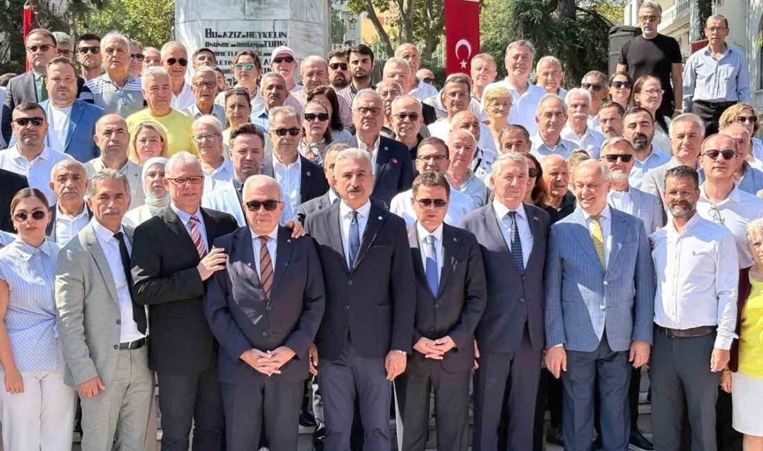 Bursa'da CHP'den istifa eden belediye başkanları ve meclis üyeleri imza