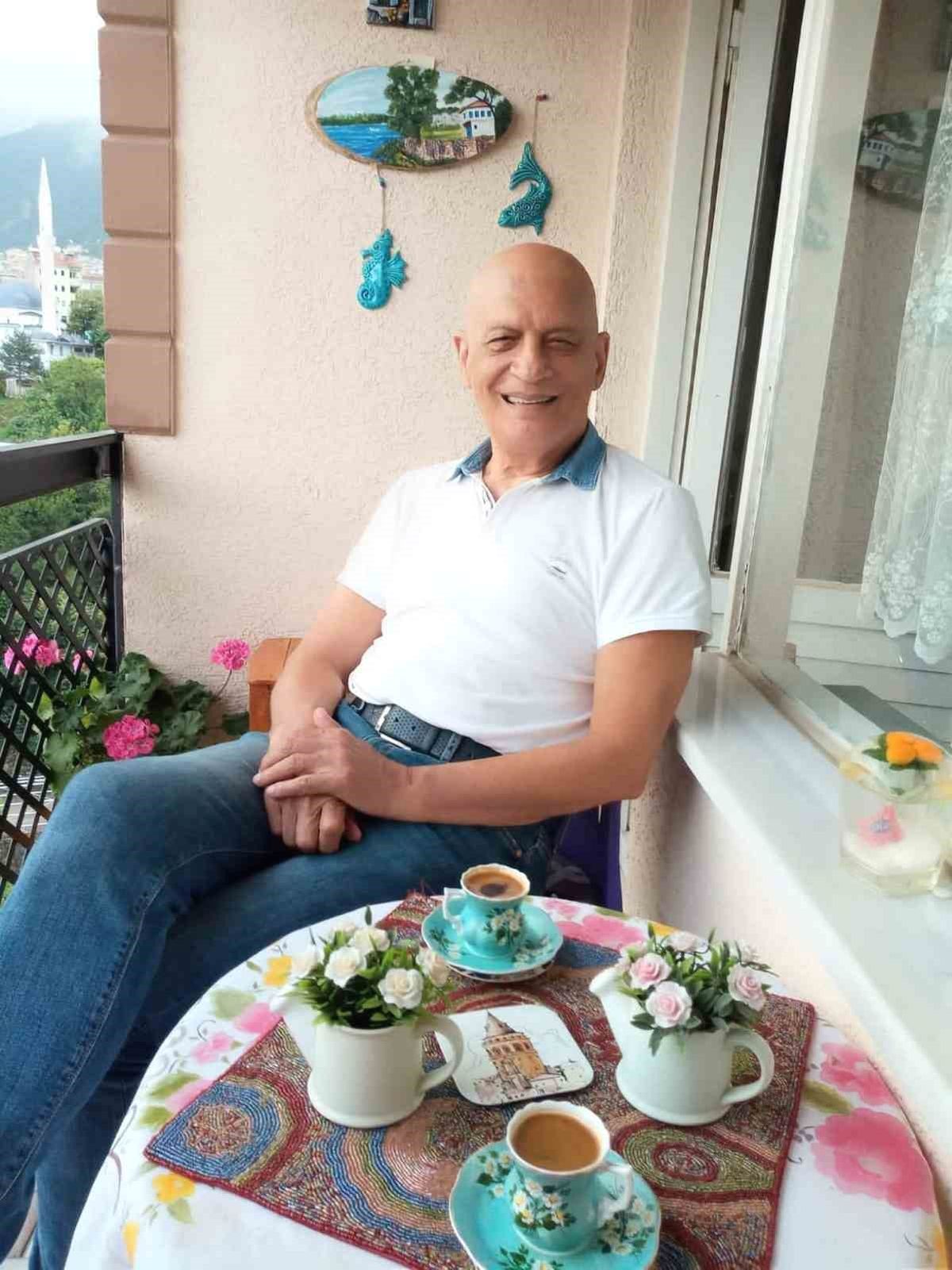Bursa'nın efsanevi futbolcusu Haluk Erdem'in vefat haberini öğrenmiş bulunuyoruz. Anısı