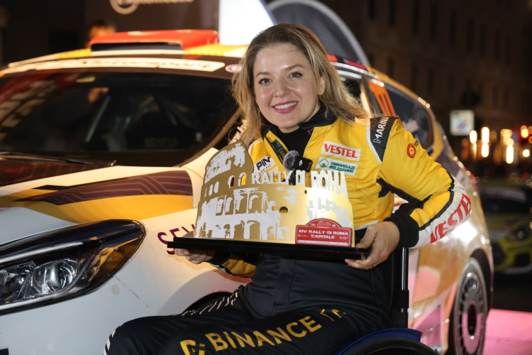 Bursa'da Engelli Kadın Ralli Pilotu Başarıları