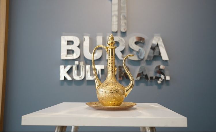 Bursa’da Geleneksel Cam Süsleme Atölyesi