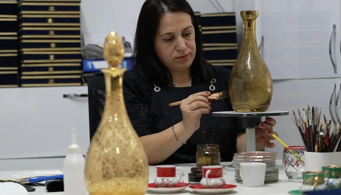 Bursa'da geleneksel cam süsleme atölyesi ile el sanatlarının inceliklerini keşfedin,